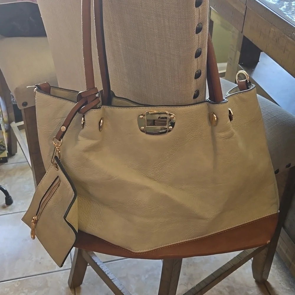 LG Tote Handbag - Picture 1 of 2
